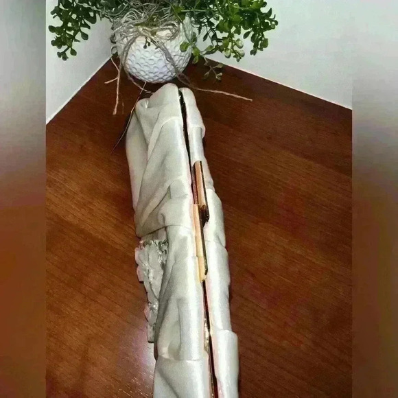 Bagley Mishka Statin Evening/Bridal Clutch NWT~GIFTABLE - Picture 5 of 10